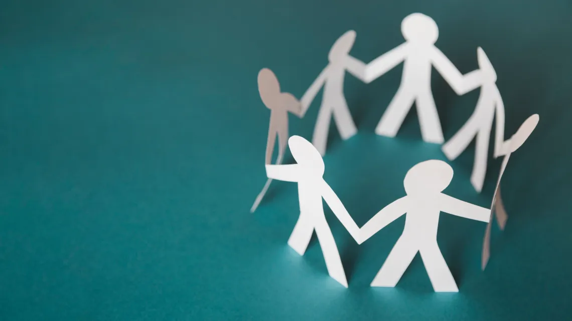 white-paper-dolls-circle.webp